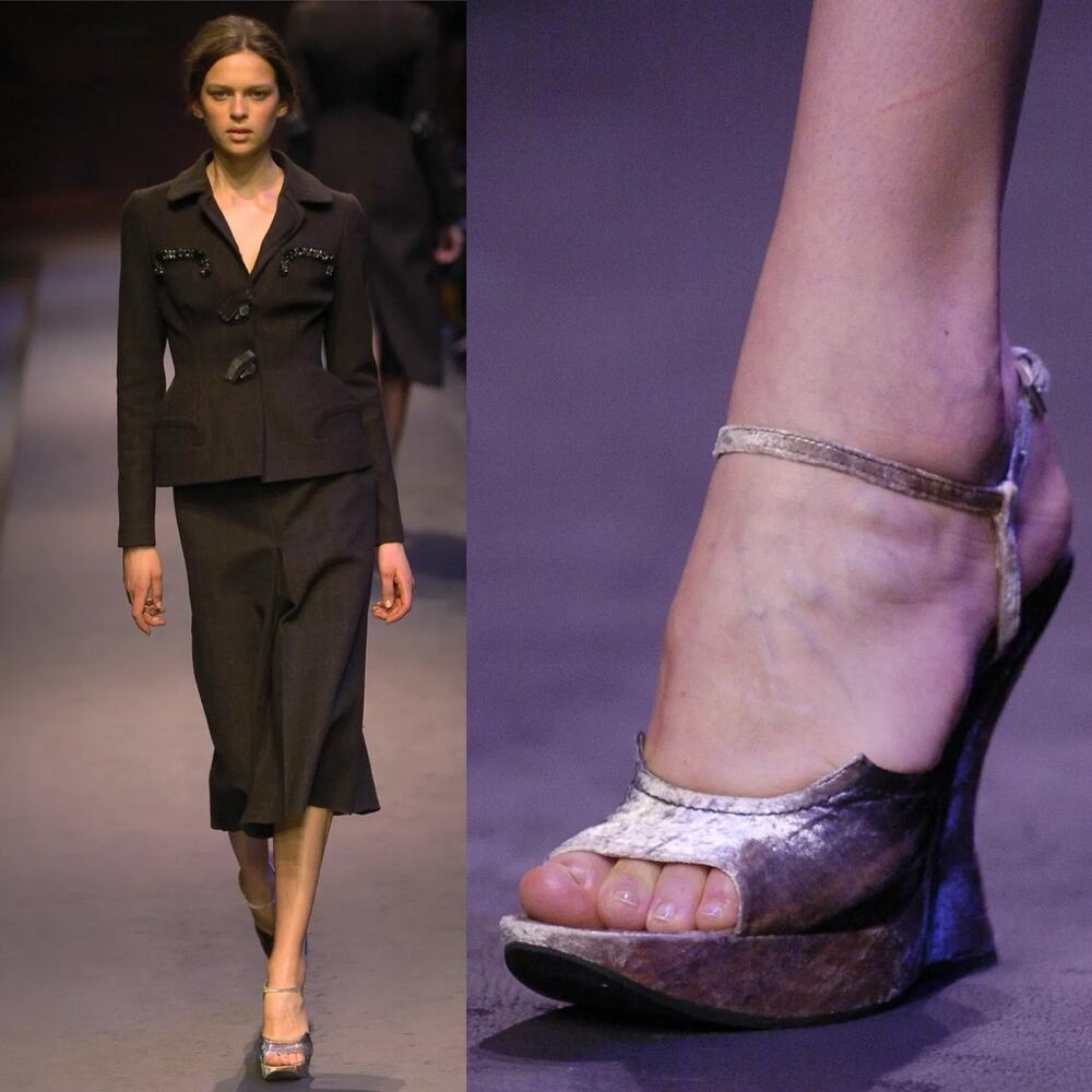Prada Vintage Fall 2004 Runway Blue Velvet Sculptural Wedge Sandals IT 35.5 - Picture 4 of 12